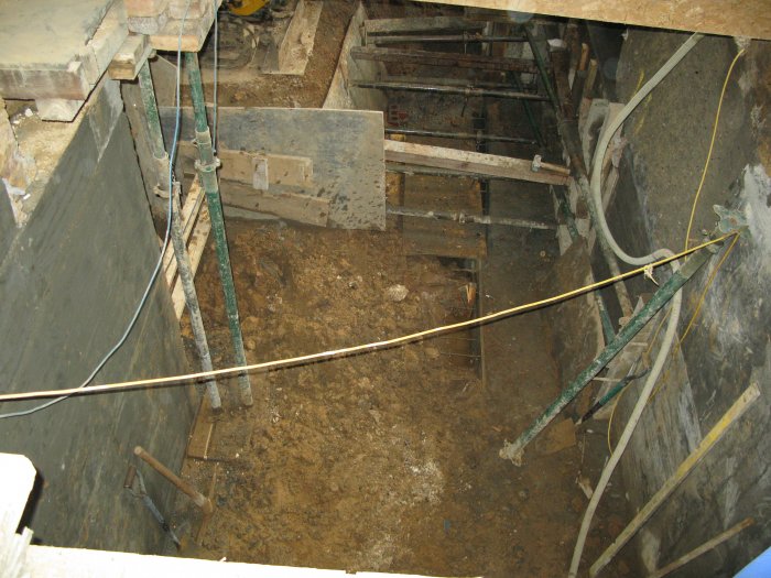 web Hertford_ underpinning - 15#32E7